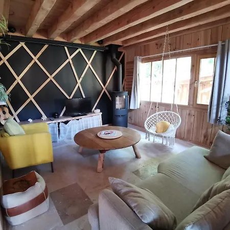 Maison Bois, Entre Et