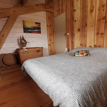 Holiday home Maison Bois, Entre Et Lacanau