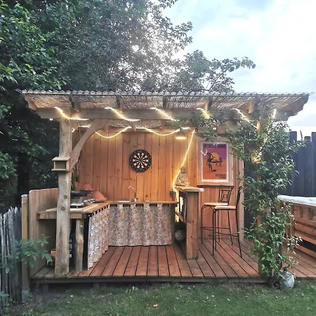 Maison Bois, Entre Et Holiday home *