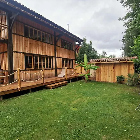 Maison Bois, Entre Et Holiday home *