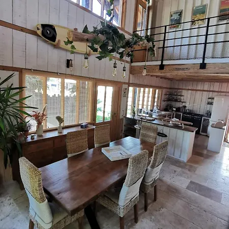 Maison Bois, Entre Et *